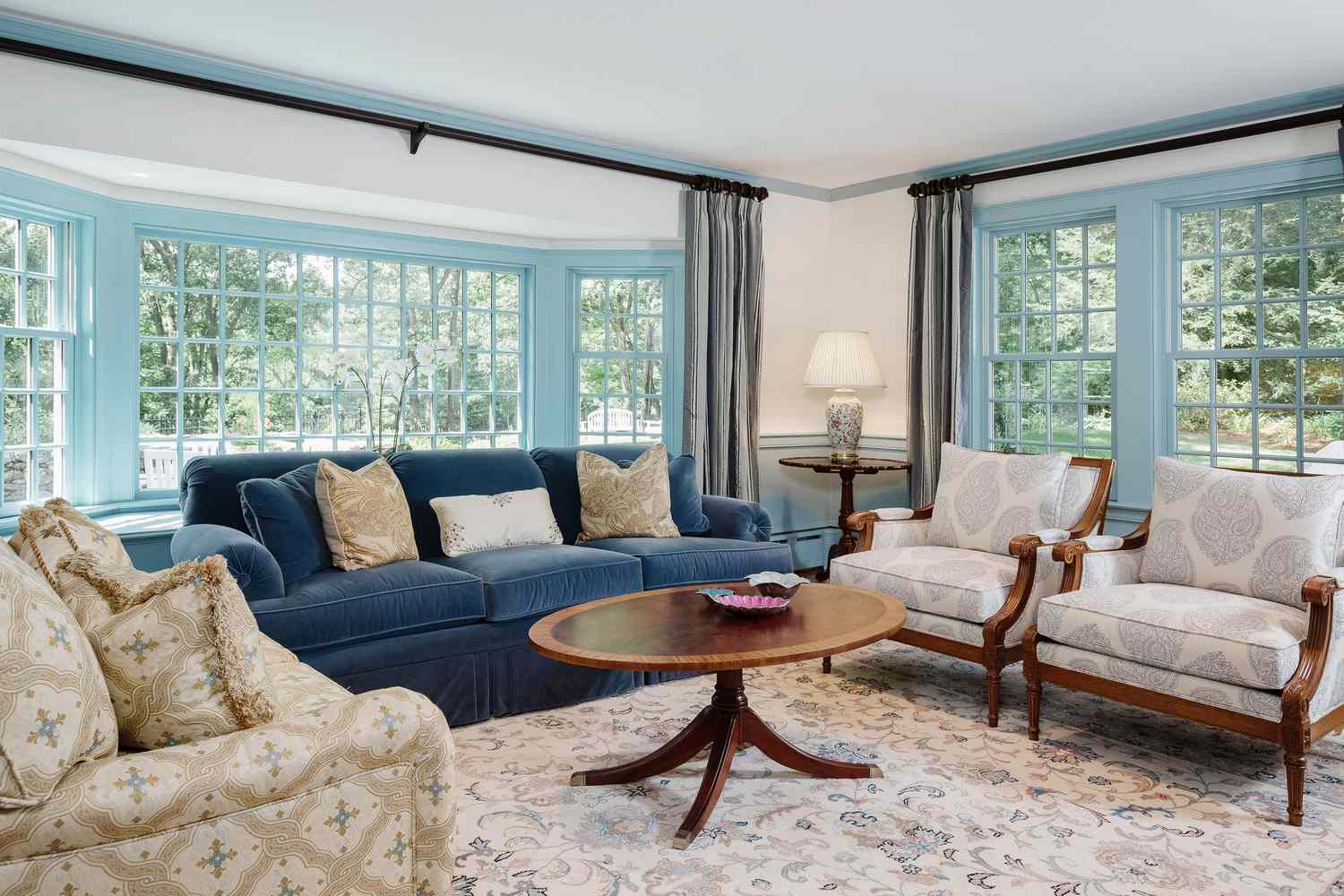 21 Beautiful Bay Window Ideas for Living Rooms