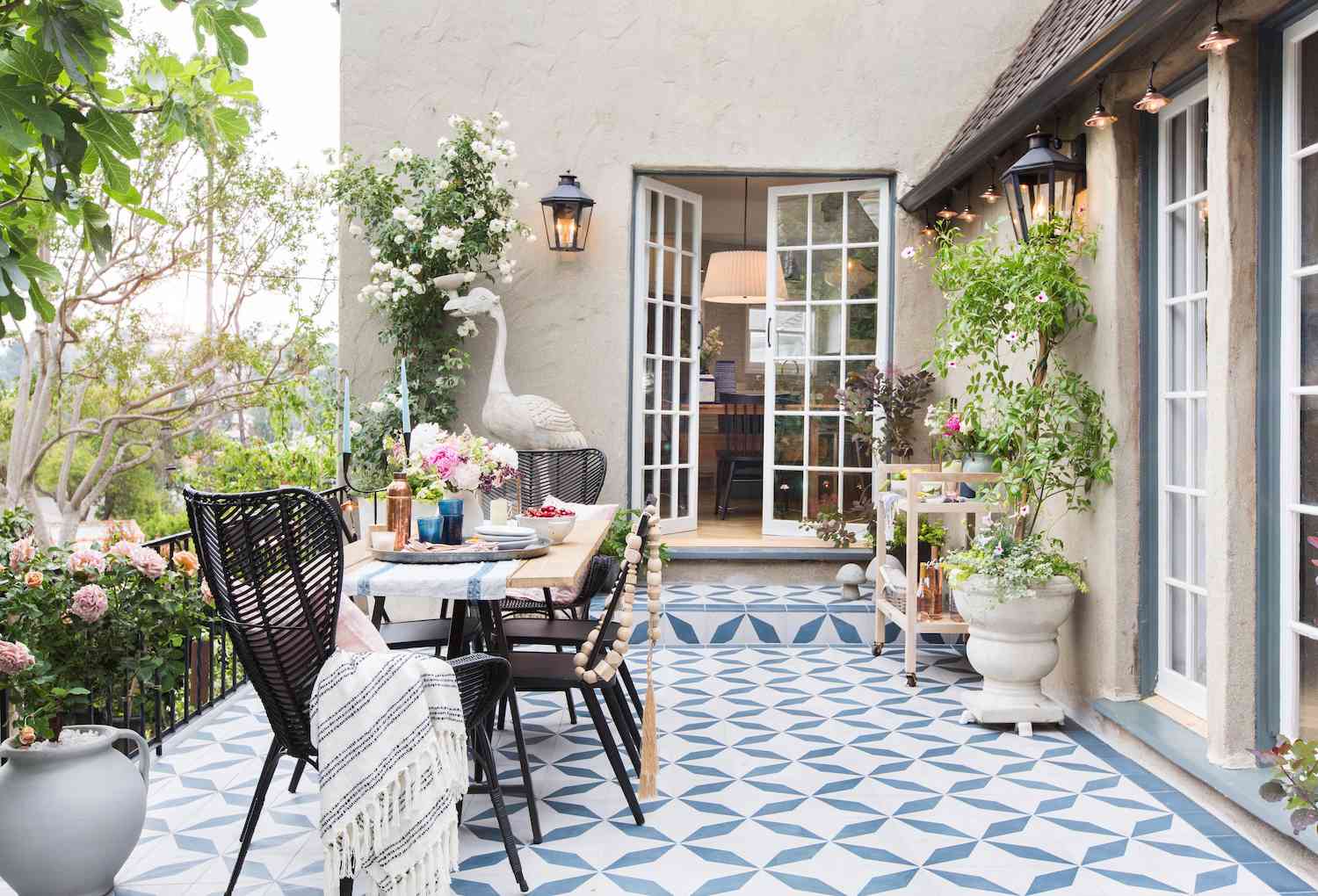 26 Backyard Lighting Ideas for a Bright and Magical Outdoor Space