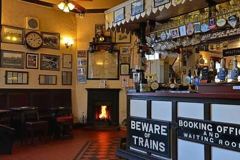 4 Great Bar & Pubs in Wolverhampton to drink at right now