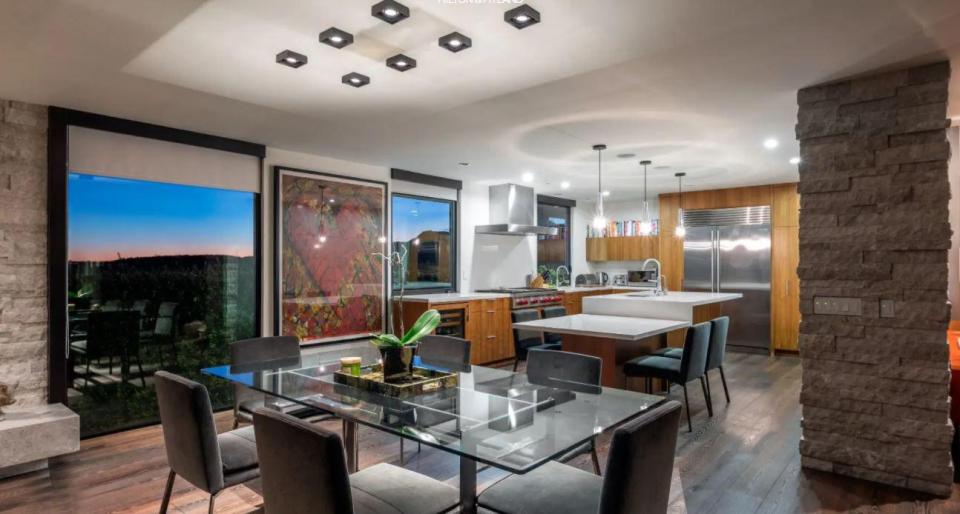 Elon Musk sells his incredible £4million Los Angeles megamansion loaded