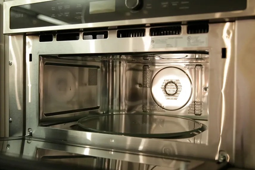GE's Combo Cooker Showcases Advantium Speed Baking and Conventional