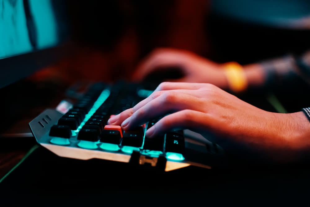 Monitor Goes Black For A Second (Causes, Fixes)