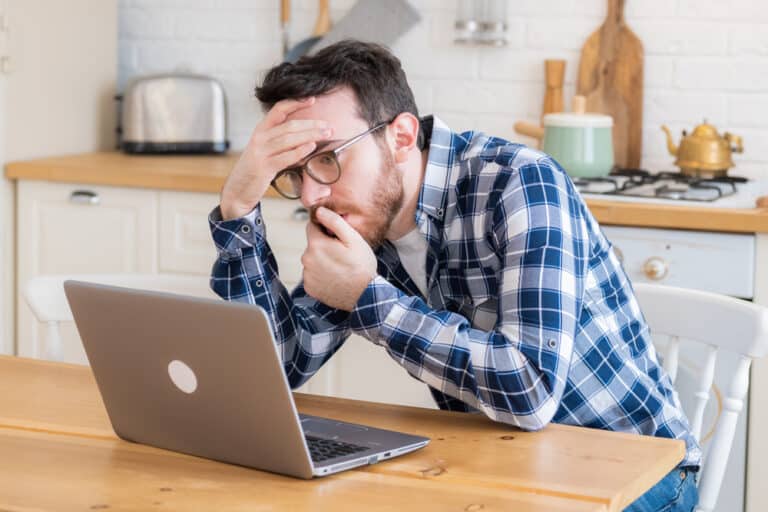 Why Do My Desktop Icons Have Check Marks? (Explained)