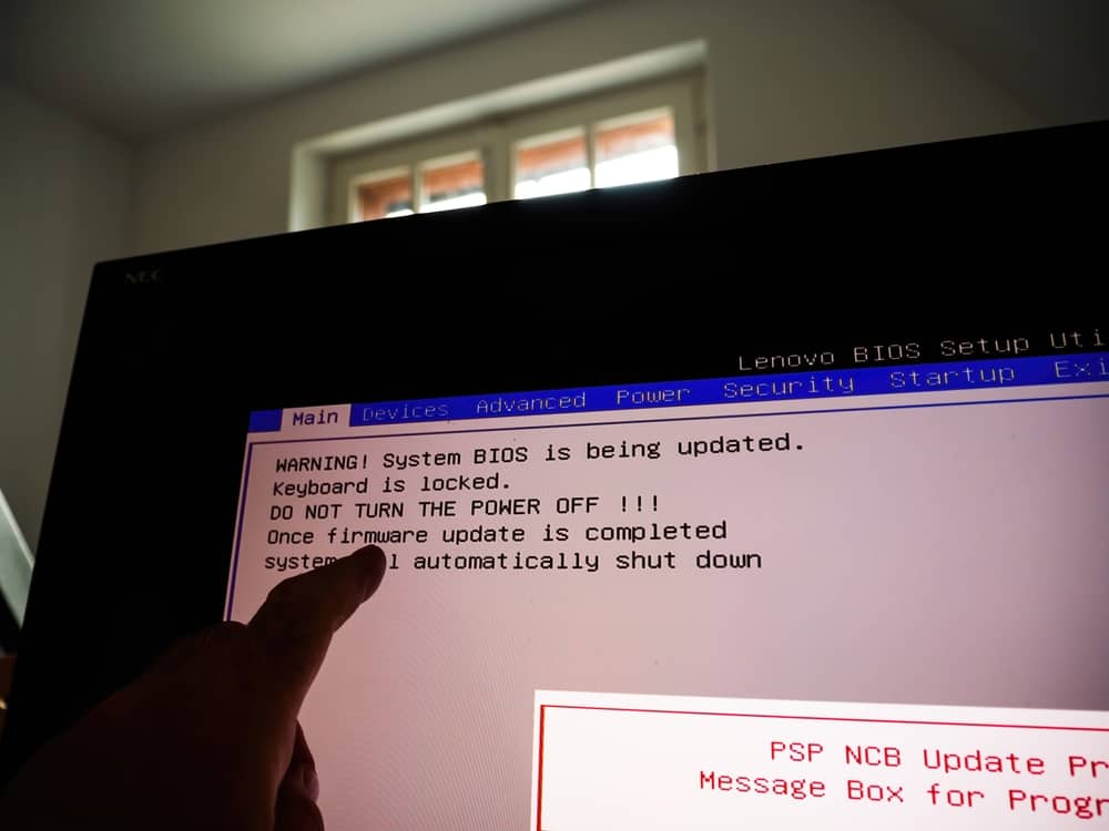 Computer Freezes With Buzzing Sound From Speakers (Causes, Fixes)