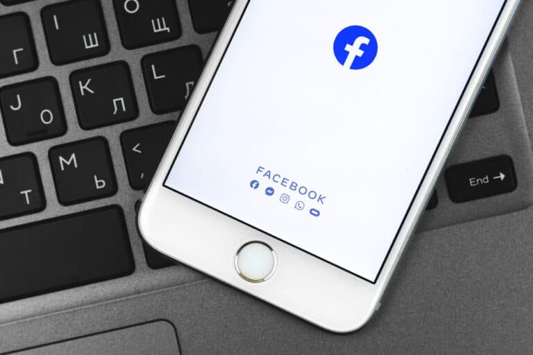 What Does PM Mean On Facebook? (Explained)