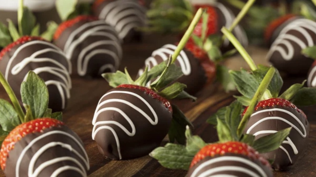 Satisfy the Sweet Tooth with Chocolate Covered Strawberry Near Me