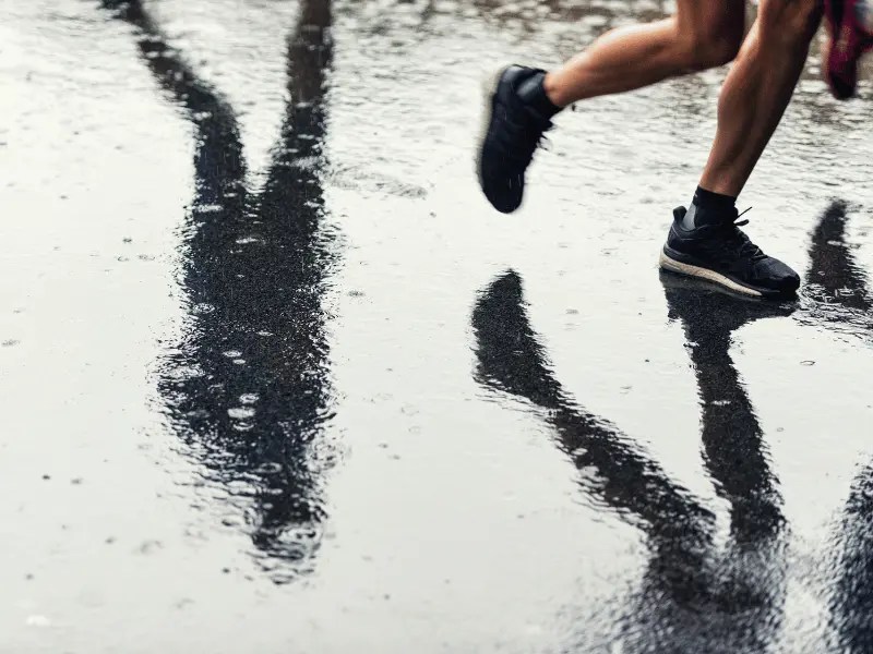 What to Wear When Running in the Rain A Runner’s Guide