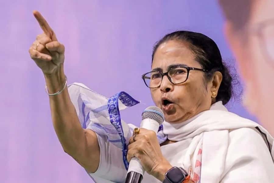 দিল্লির মসনদে রাজনৈতিক পারদ তুঙ্গে! জ্ঞানেশ-বিরোধী আন্দোলনে সামিল হতে কি আজই দিল্লি উড়ছেন মমতা? – এবেলা