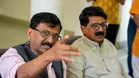 উদ্ধবের হাইপ্রোফাইল বৈঠকে অনুপস্থিত ৬ সাংসদ, শিবসেনায় কি তবে চূড়ান্ত ভাঙনের ঘণ্টা বেজে গেল! – এবেলা উদ্ধবের হাইপ্রোফাইল বৈঠকে অনুপস্থিত ৬ সাংসদ, শিবসেনায় কি তবে চূড়ান্ত ভাঙনের ঘণ্টা বেজে গেল! – এবেলা