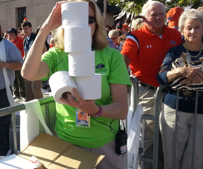 Two thousand rolls of toilet paper given out for free at final Toomer’s