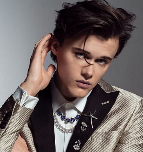Christopher Briney Age, Net Worth, Girlfriend, Family, Height and