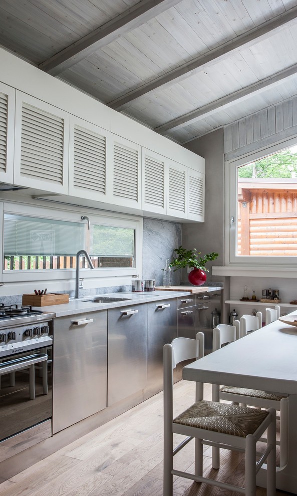 20 Amazing EatIn Kitchen Design Ideas