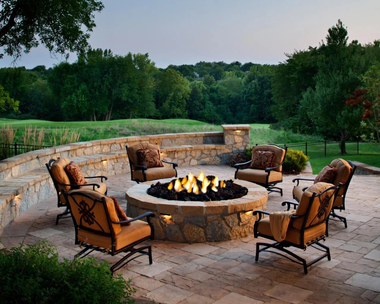 How To Set Up Outdoor Seating For Fire Pits?