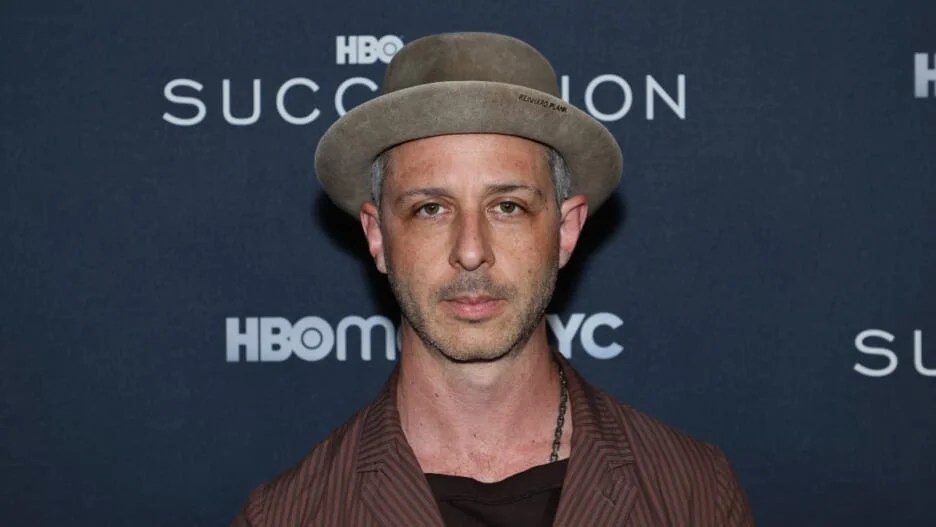 Jeremy Strong Breaks Silence About Painful Viral New Yorker Profile(029)