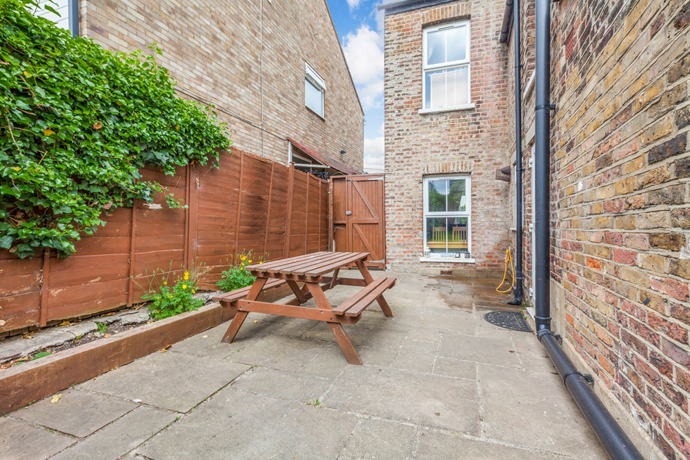 Wellington Road, Wanstead E11 Theydons