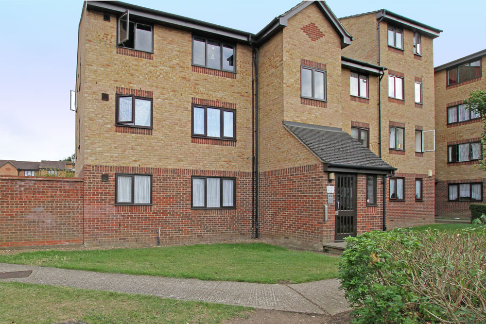 Plumtree Close, Dagenham RM10 Theydons