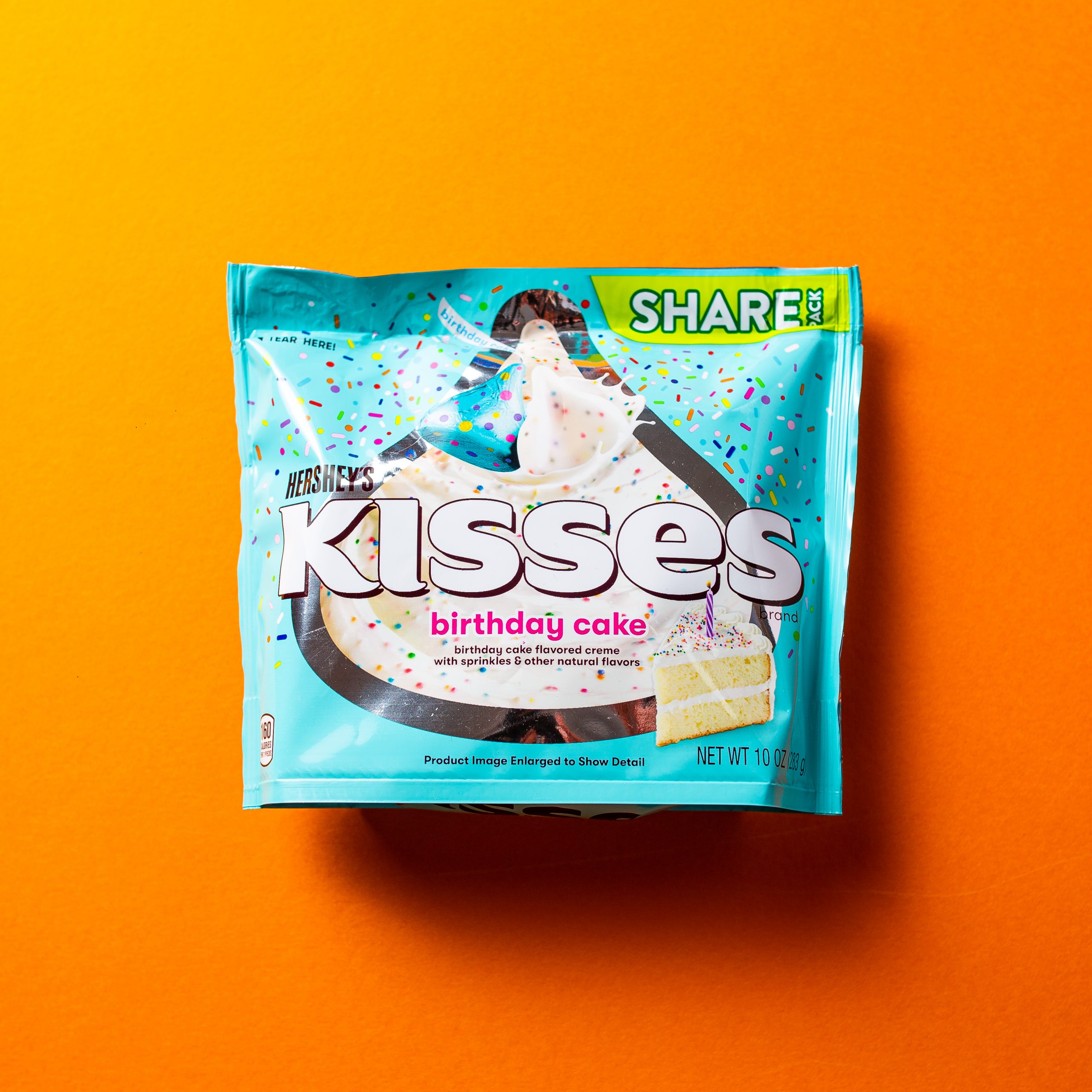 HERSHEY'S KISSES BIRTHDAY CAKE 283G This Candy