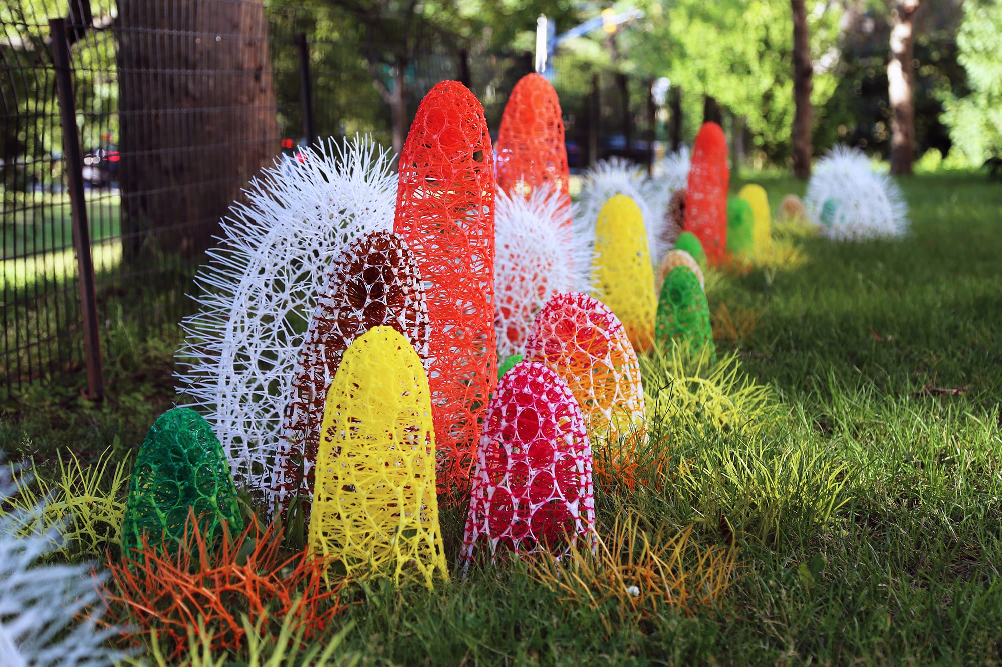 Interlocking Cable Ties Form Undulating Water and Biomorphic Sculptures