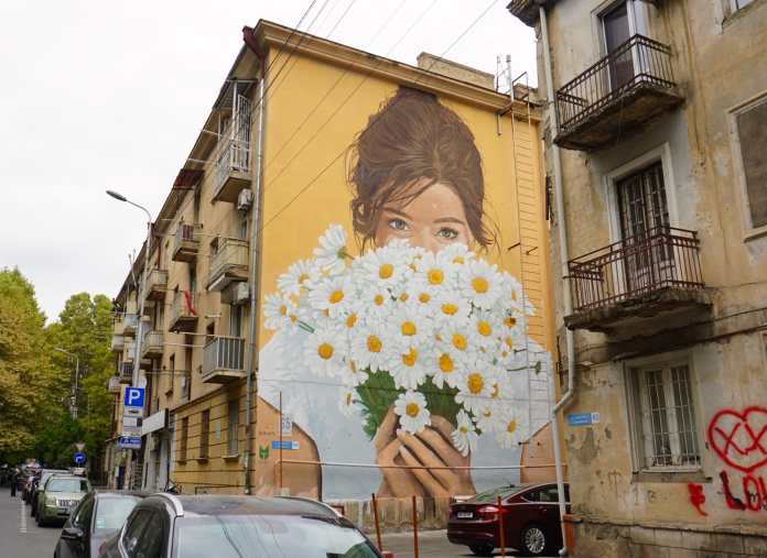 Tbilisi Mural Fest’s Dynamic Murals Brighten the Sides of Buildings Throughout the City — Colossal