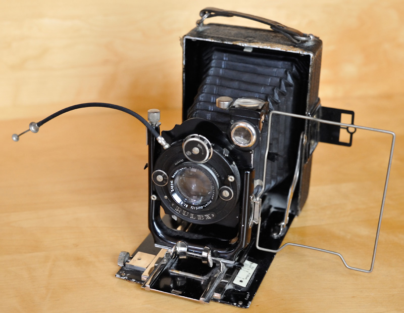 through the Nikon FMount Using a bellows unit, particularly the Nikon PB4
