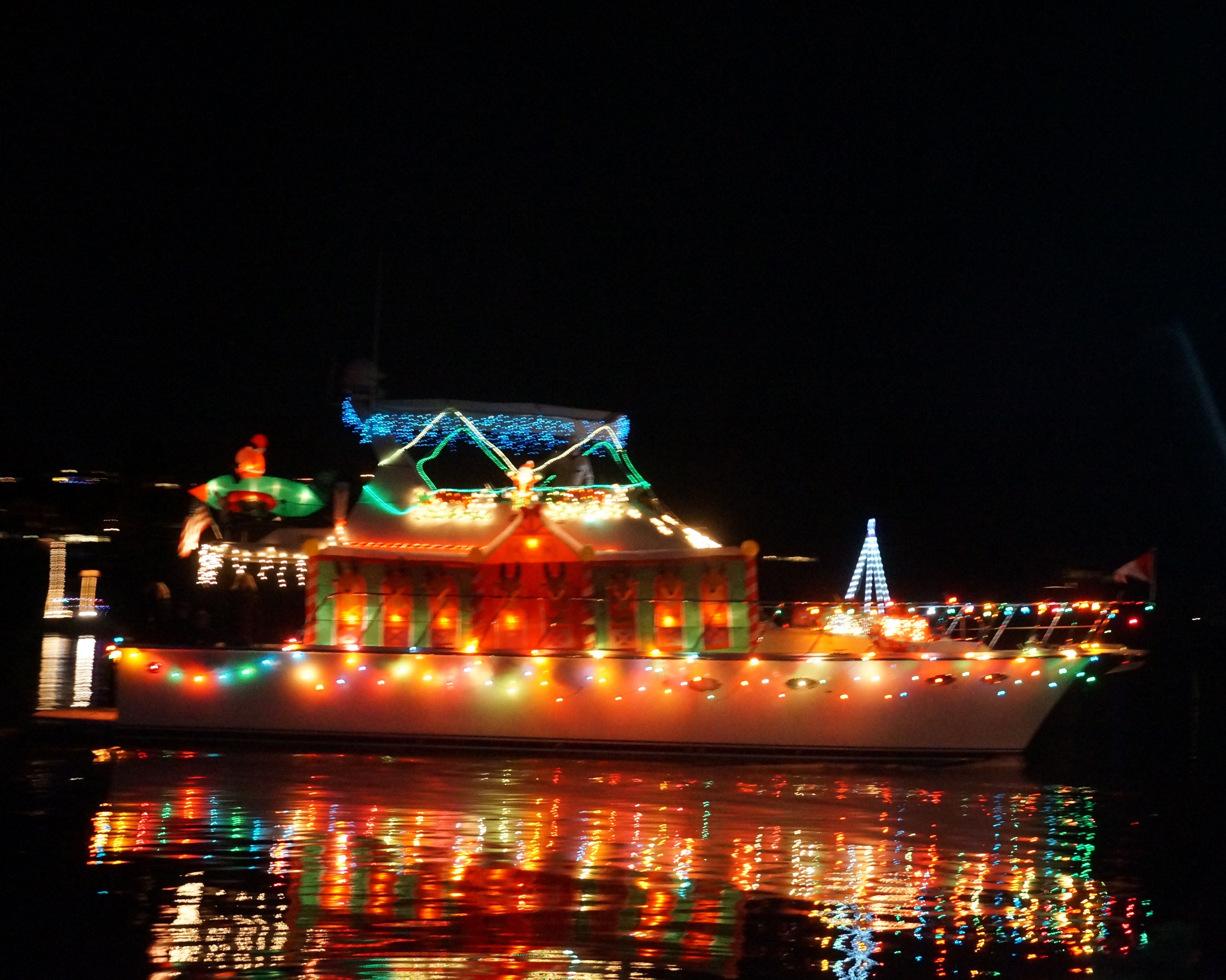 Olympia Christmas Boat Parade 2023 Olympia Yacht Club's Lighted Ship Parade Sets Sail December 3