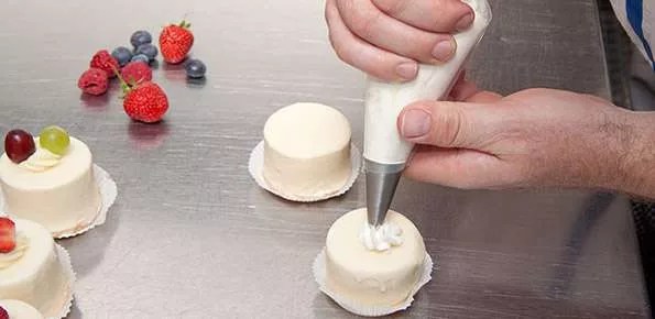 Francia: Lavoro Per Pasticciere, Stipendio 2Mila Euro - Ticonsiglio 290_x_595_jpg