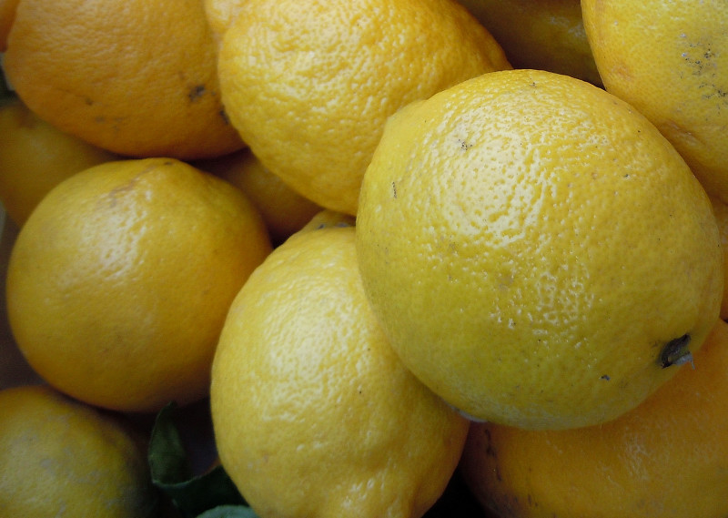 Citrus limon (Lemon) peel oil