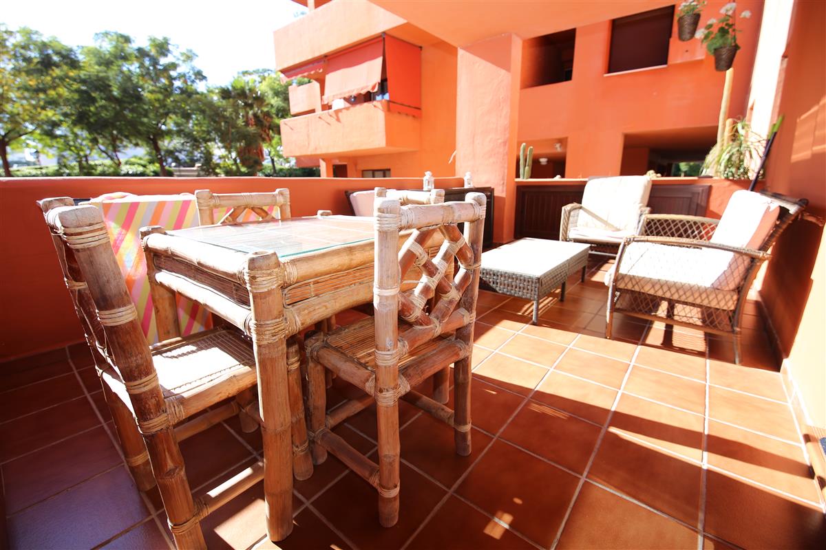 Holiday Rental Modern two bedroom apartment with WIFI and pool
