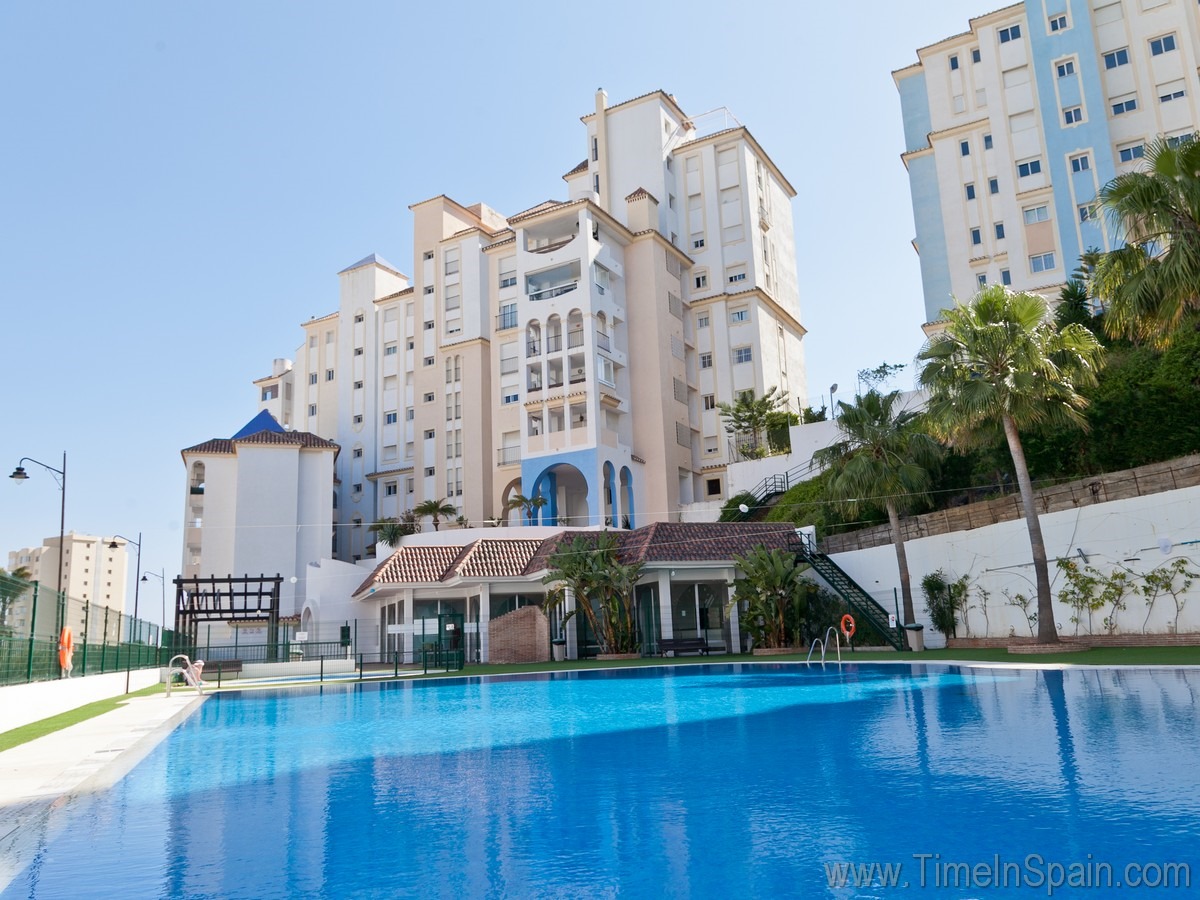 Holiday Rental Apartment with AirCon, parking, WiFi and pool,Puerto