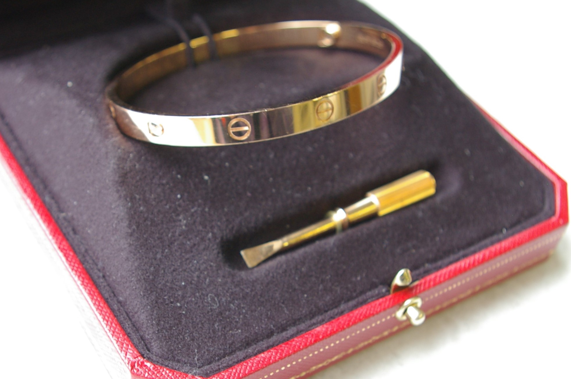 CARTIER LOVE BRACELET. 21 CM. ROSE GOLD. NEAR NEW CONDITION. 3 LETTER 3