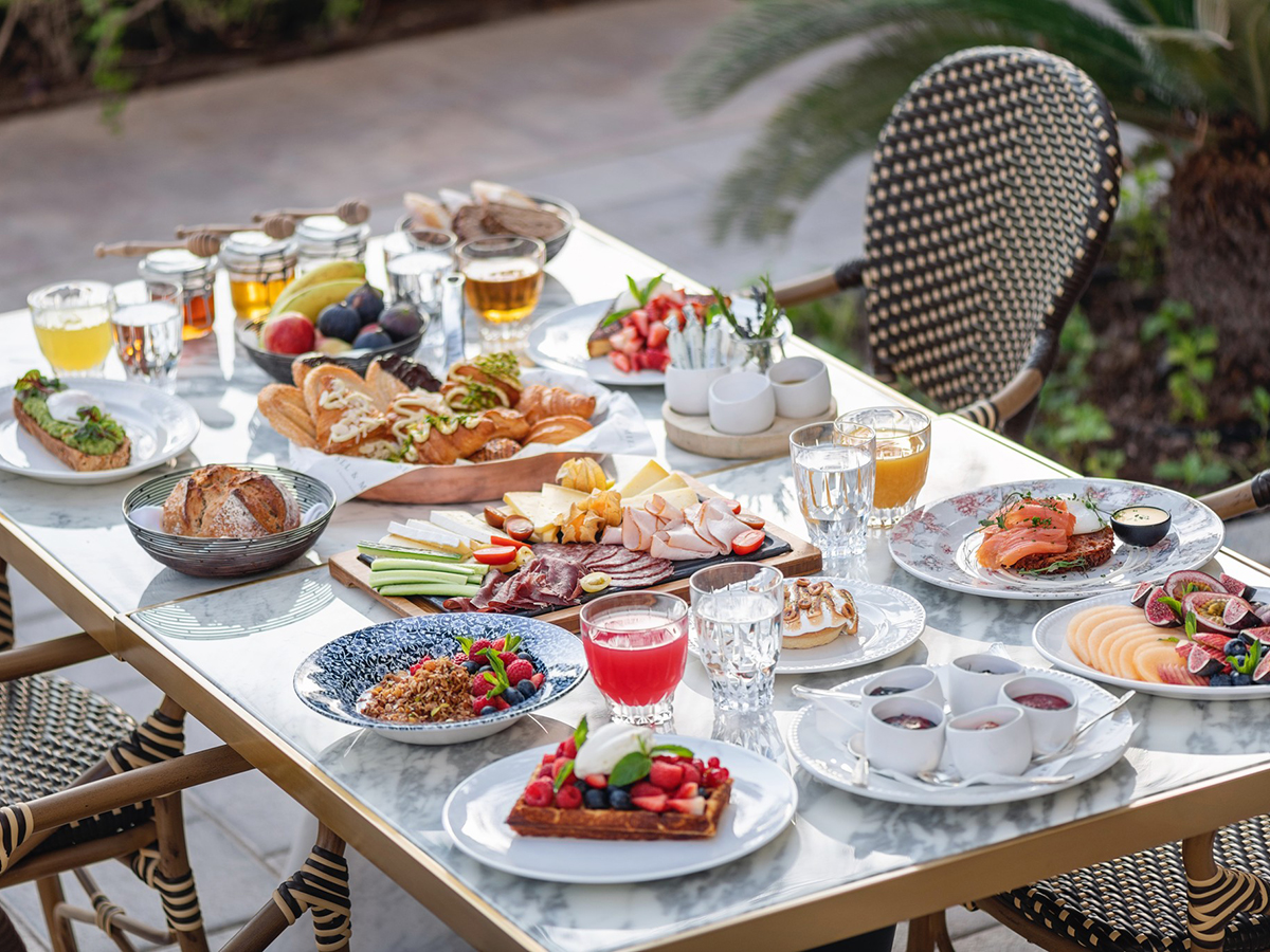 How to Have an Outdoors Breakfast With Your Friends Travel Strokes