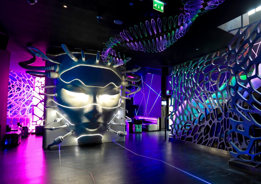 First look Afterdark Storm on the Palm