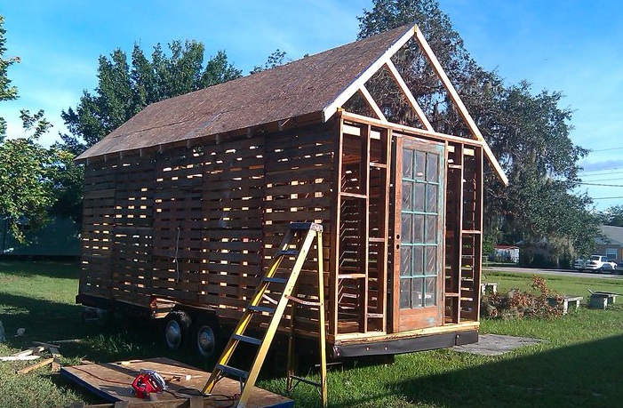 Patrick’s Pallet House on Wheels