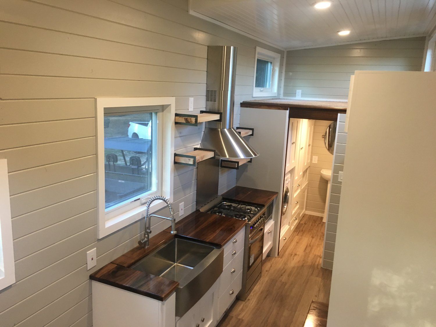 30' Tiny House with King Size Bed Loft