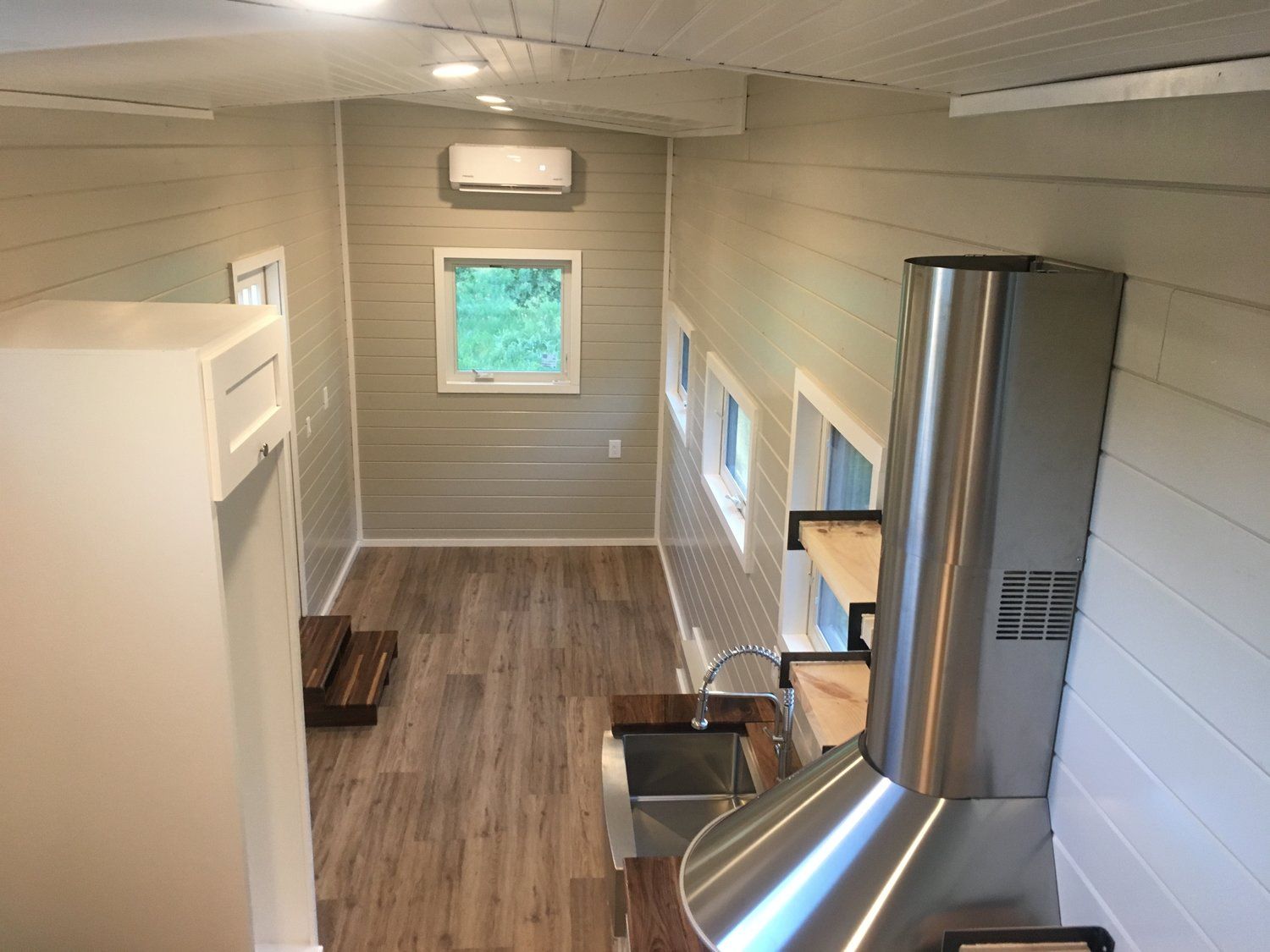 30' Tiny House with King Size Bed Loft