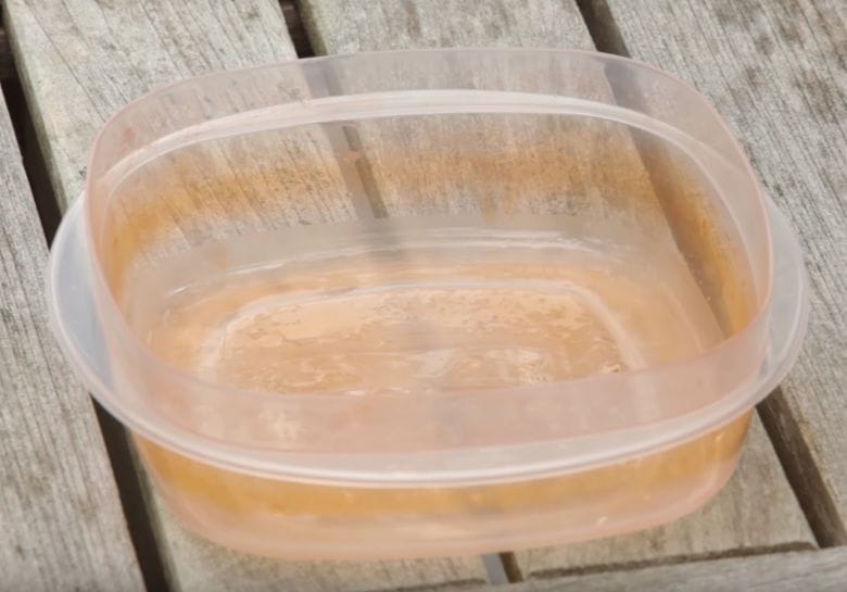 Yikes! Is your Tupperware covered in food stains? Easily remove them