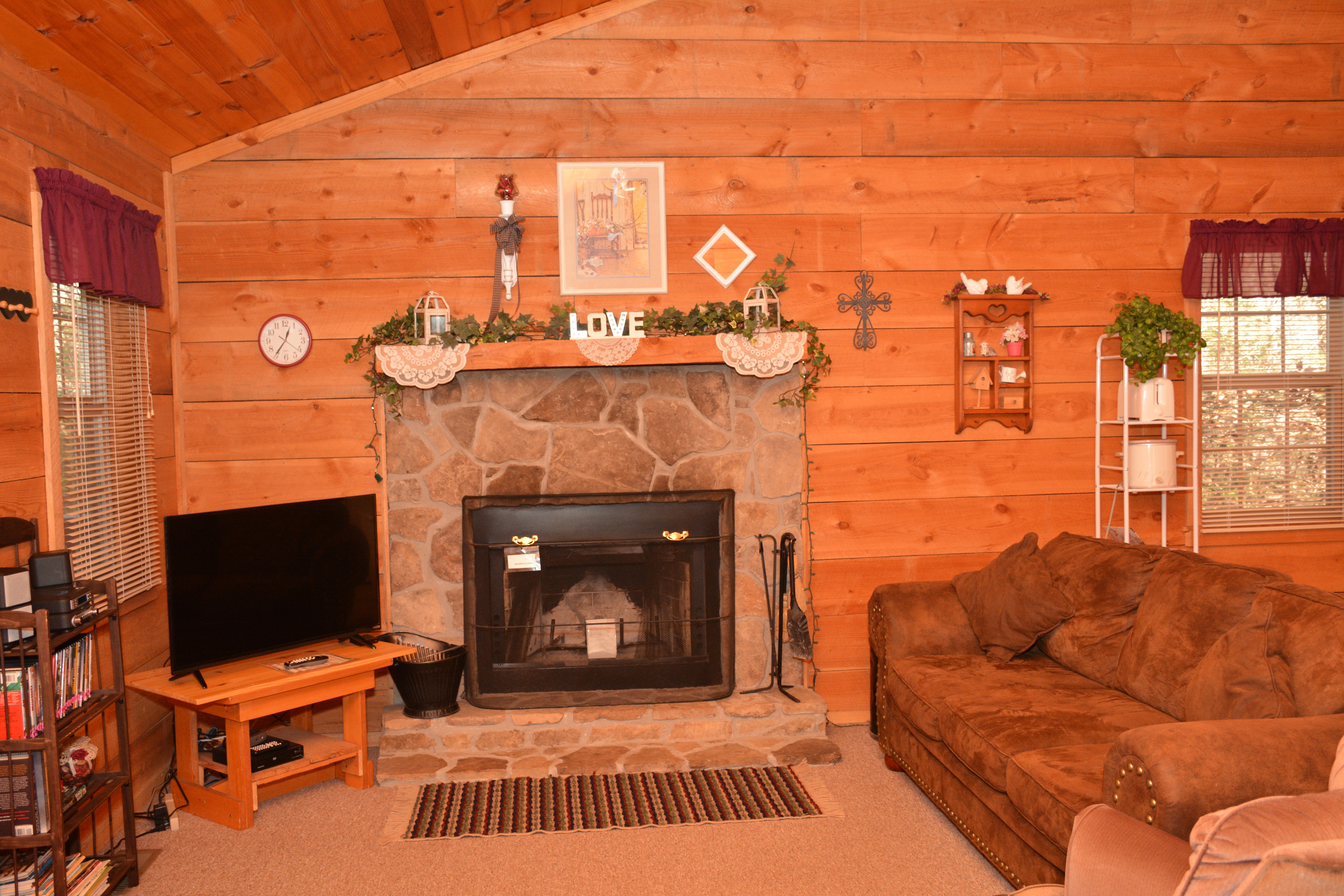Tucked away in the kerhonkson woods, this cozy airbnb rental is the perfect weekend getaway if you're looking to enjoy the great o. DSC_0352 | Tipton's Cabin Rentals LLC