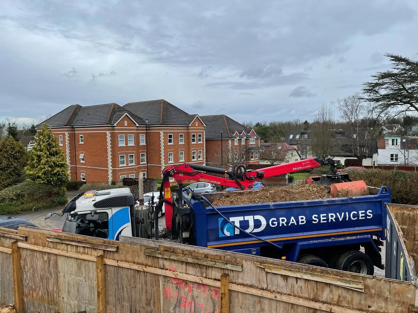 Grab Hire in Epsom, Tipper Hire in Sevenoaks, Muck Away in Redhill