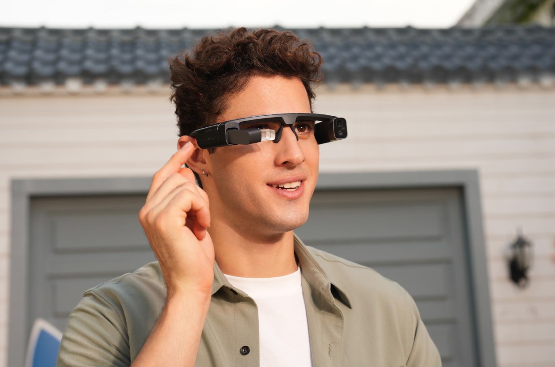 What Are Augmented Reality (AR) Glasses? tlclars