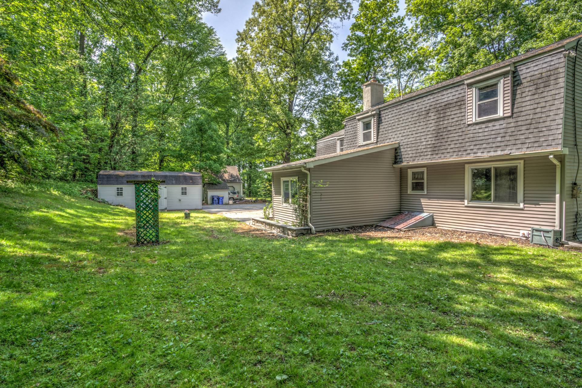 4 Bedroom Home in Caernarvon Township Lancaster County Tracey L