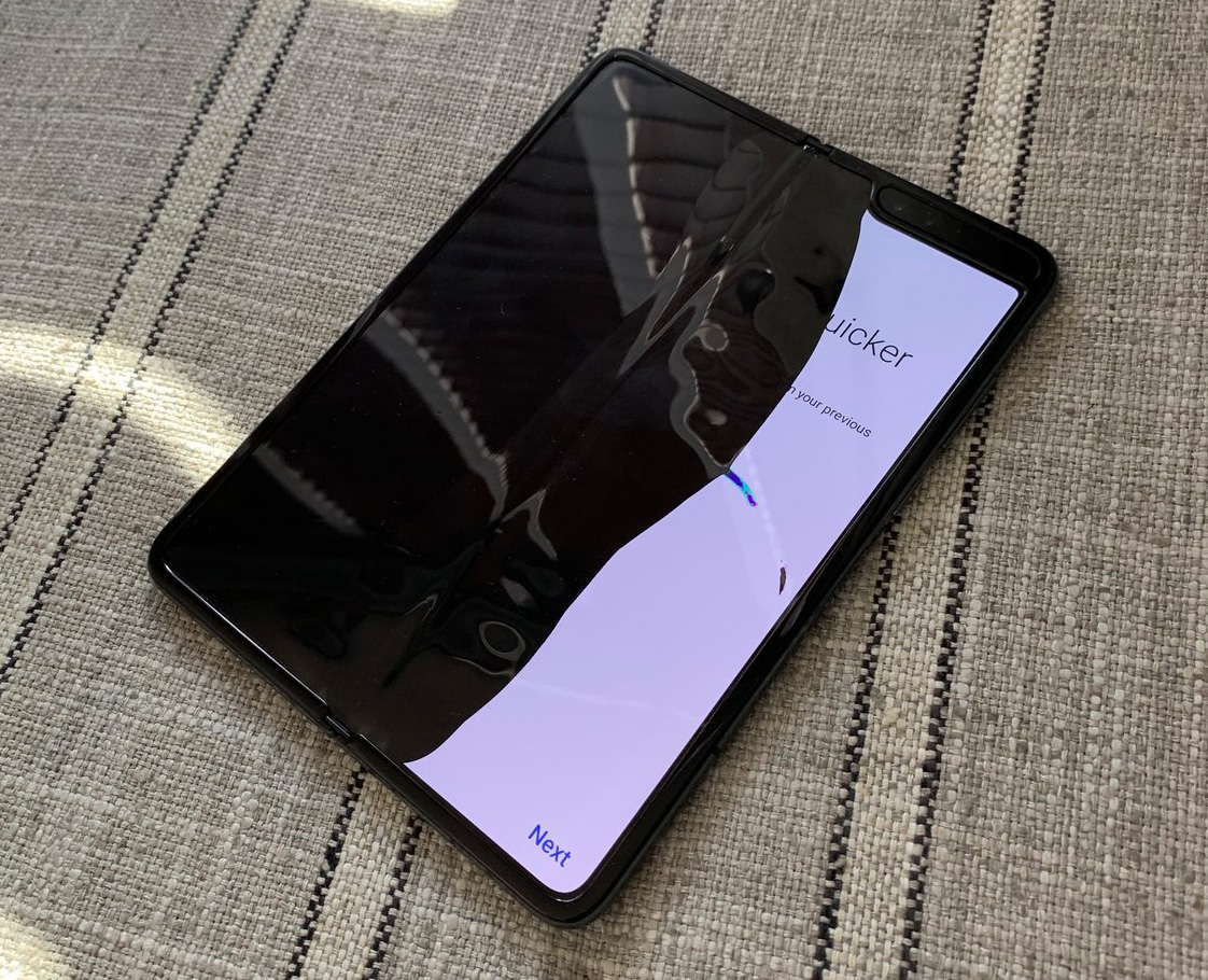 Some Galaxy Fold review units having display problems, T