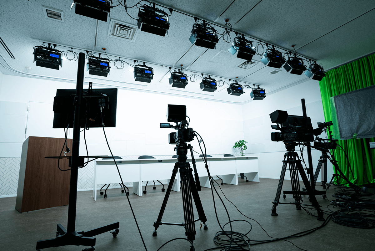 複数カメラで動画撮影するメリットと必要機材を紹介｜赤坂の配信スタジオなら東京オフラインセンター