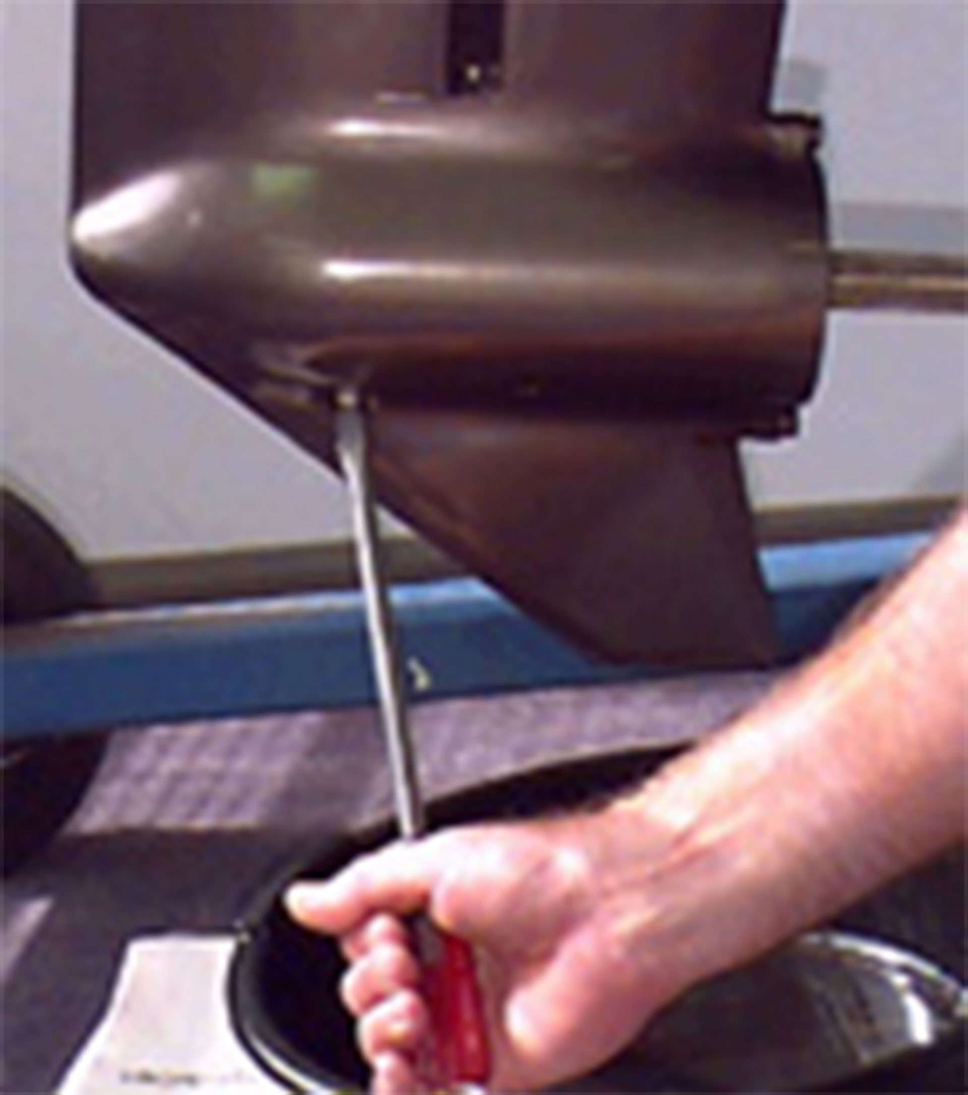 Lower Unit Oil Change | Technical Information | Tohatsu International