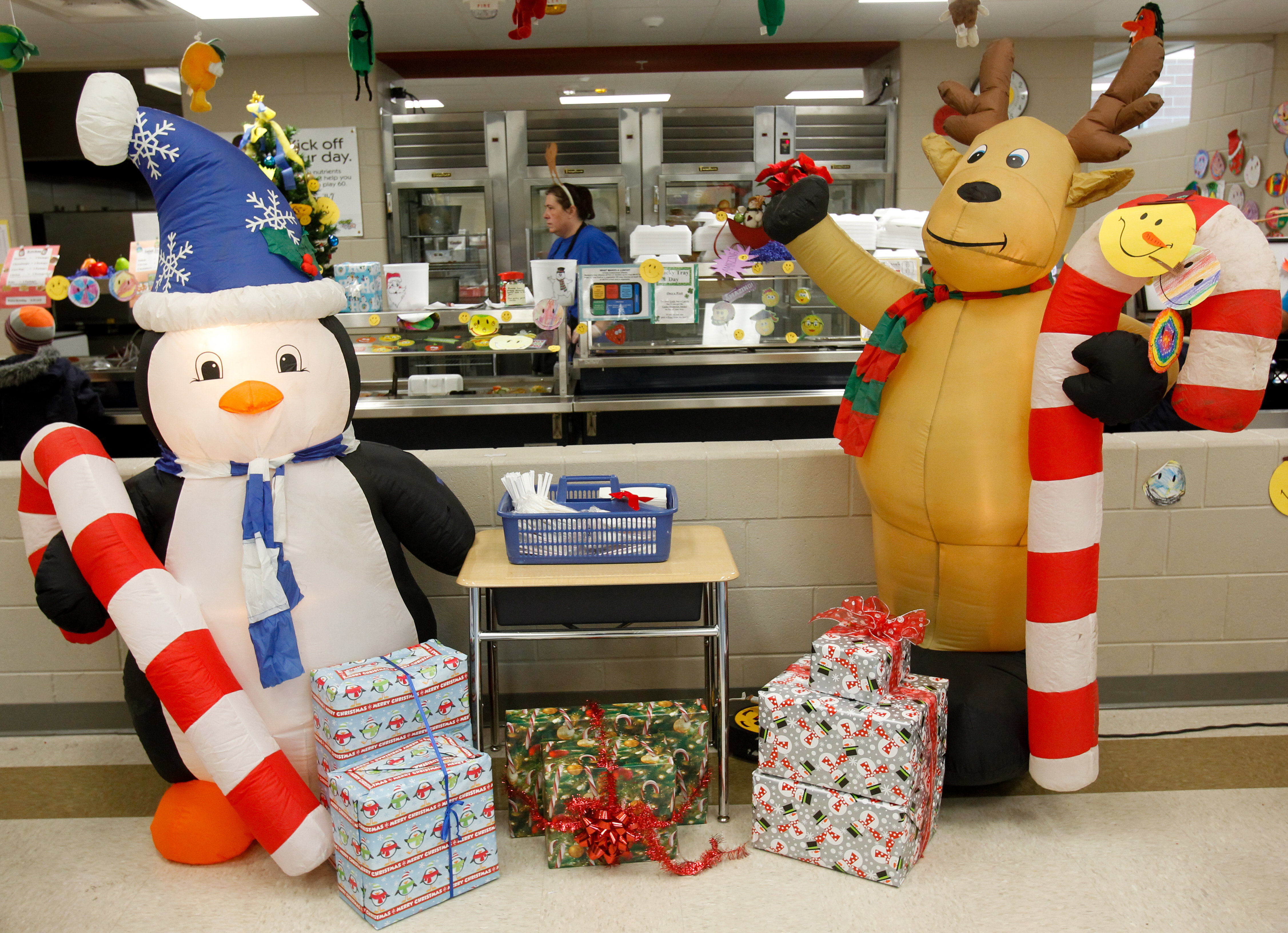 School cafeteria decorating contest a lesson for staff, students The
