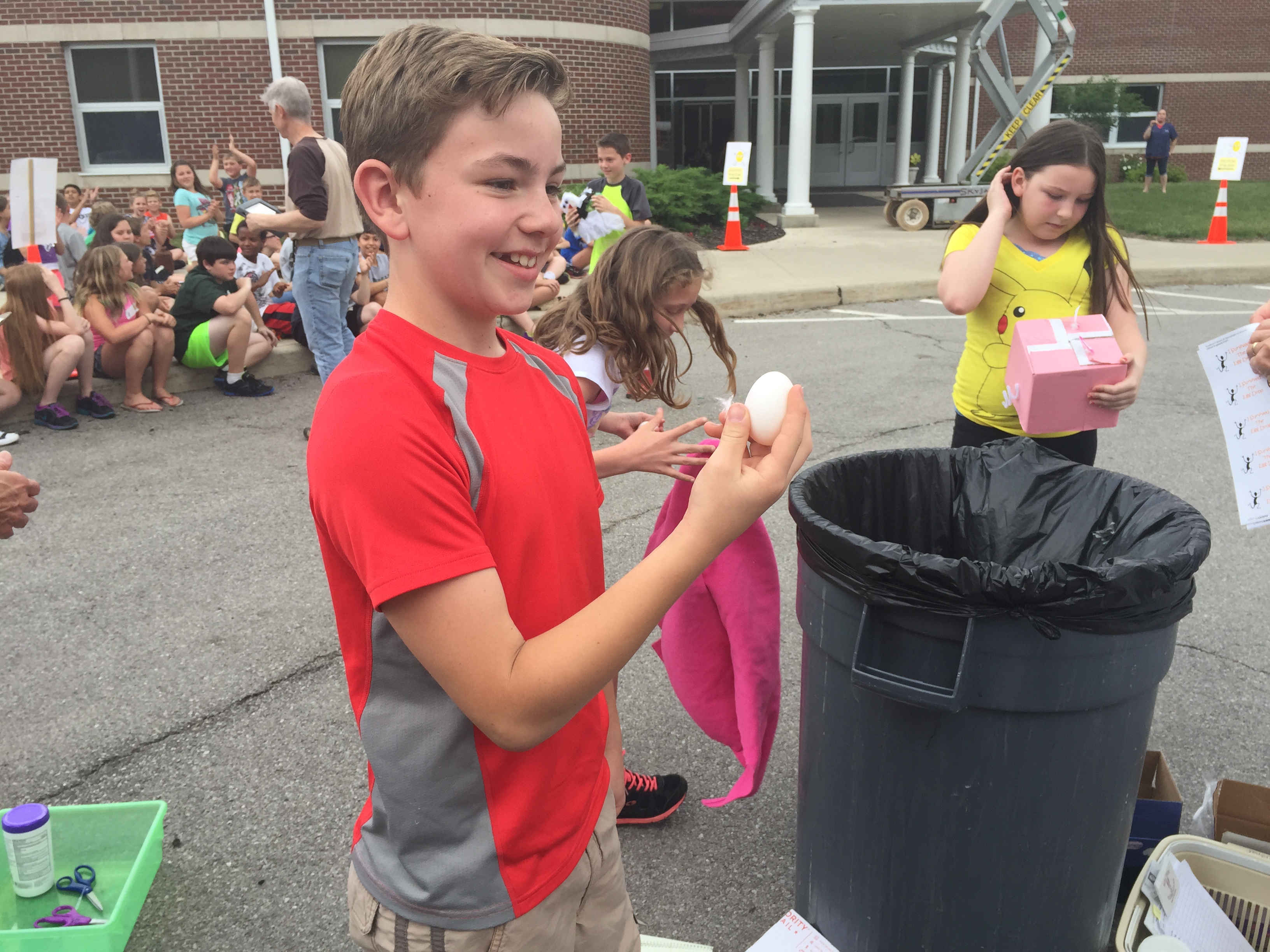 Eggdrop contest lets Hill View 5th graders come out of their shells
