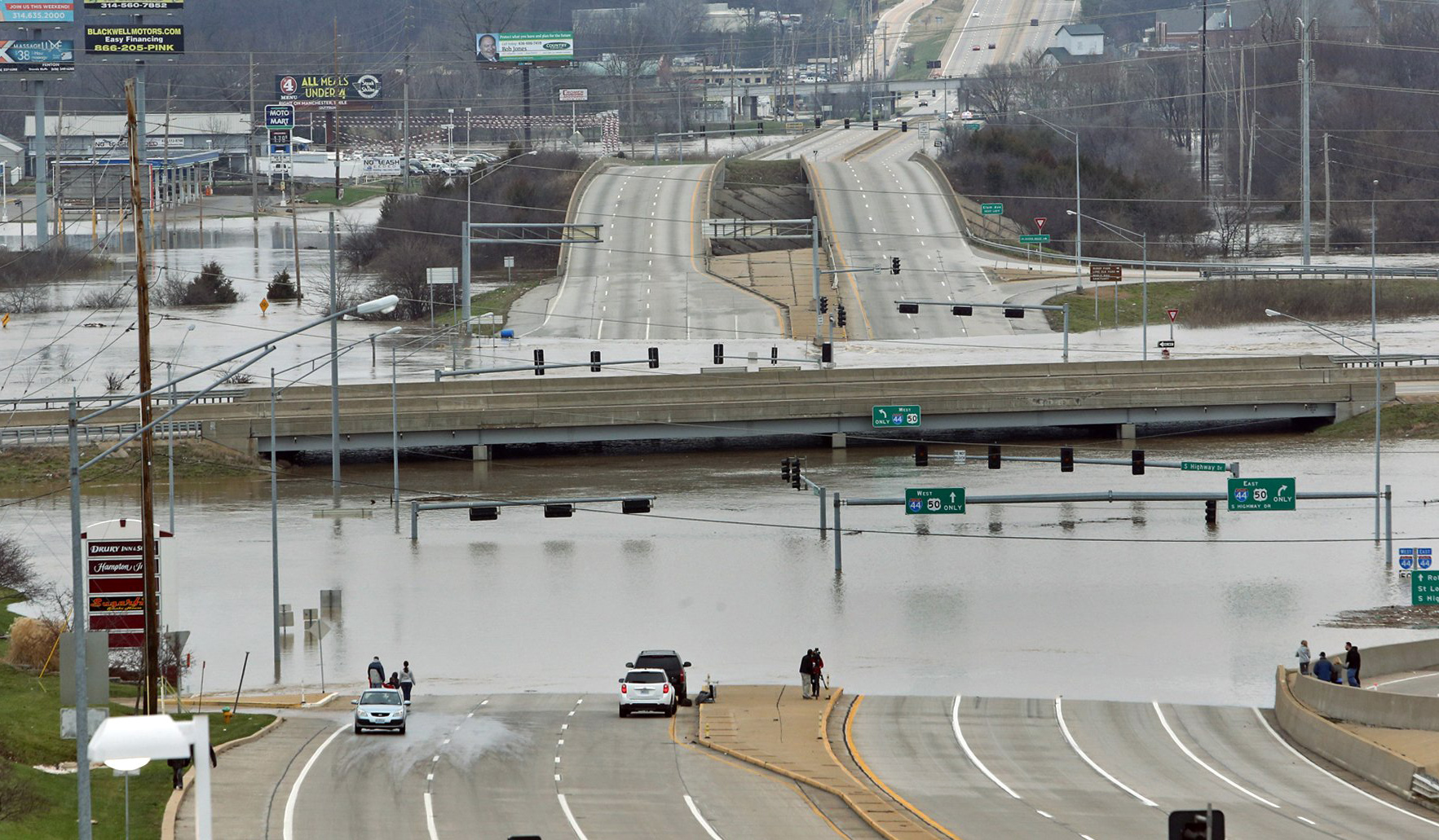 Roadways begin to reopen in floodravaged St. Louis area The Blade
