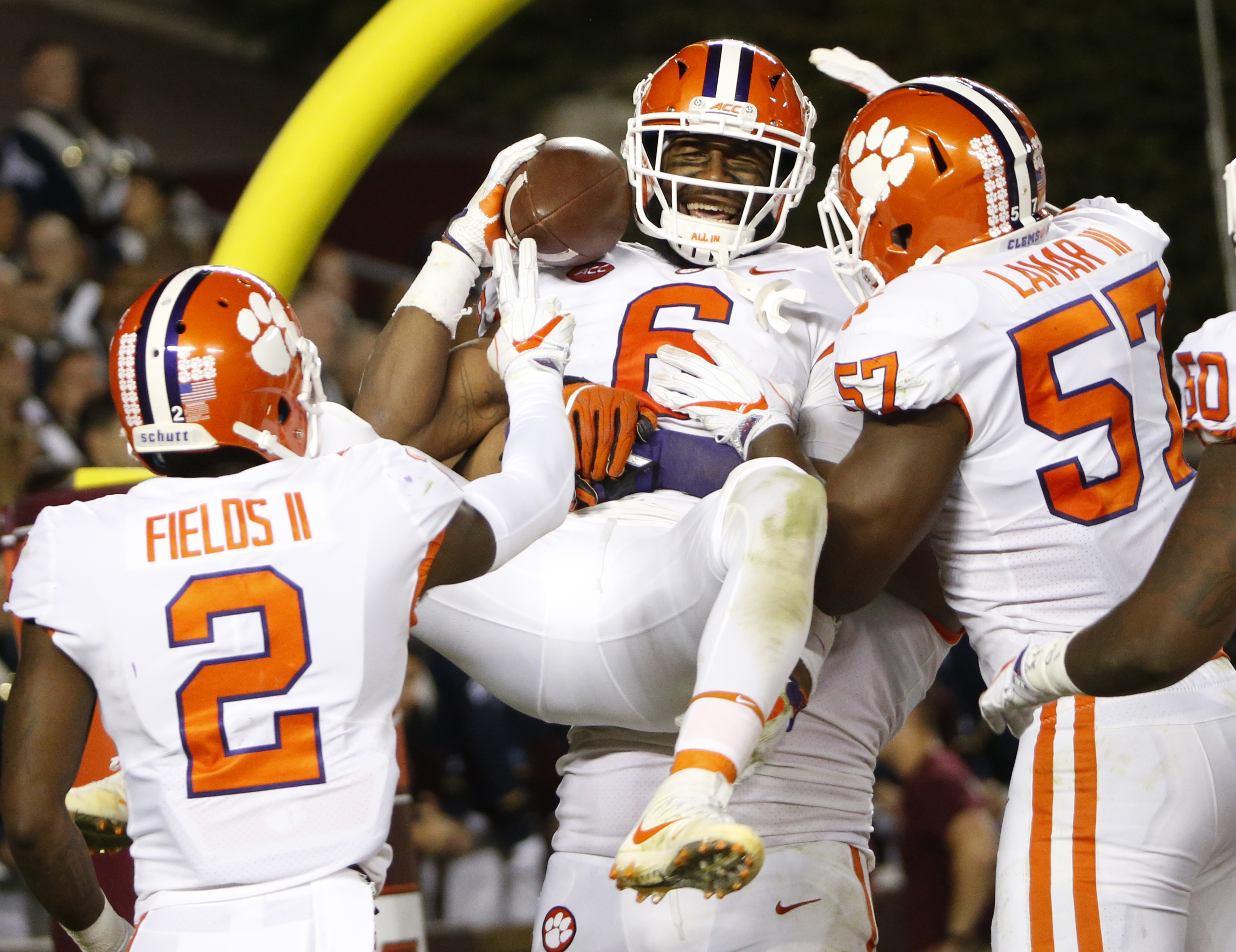 Clemson pulls closer to 'Bama; USC out of Top 10 The Blade