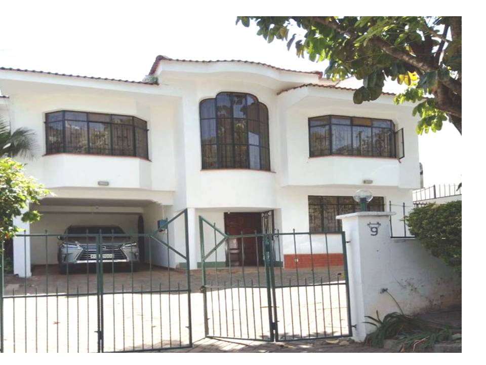 5 bedroom town house for rent in riverside, ample parking and a shared