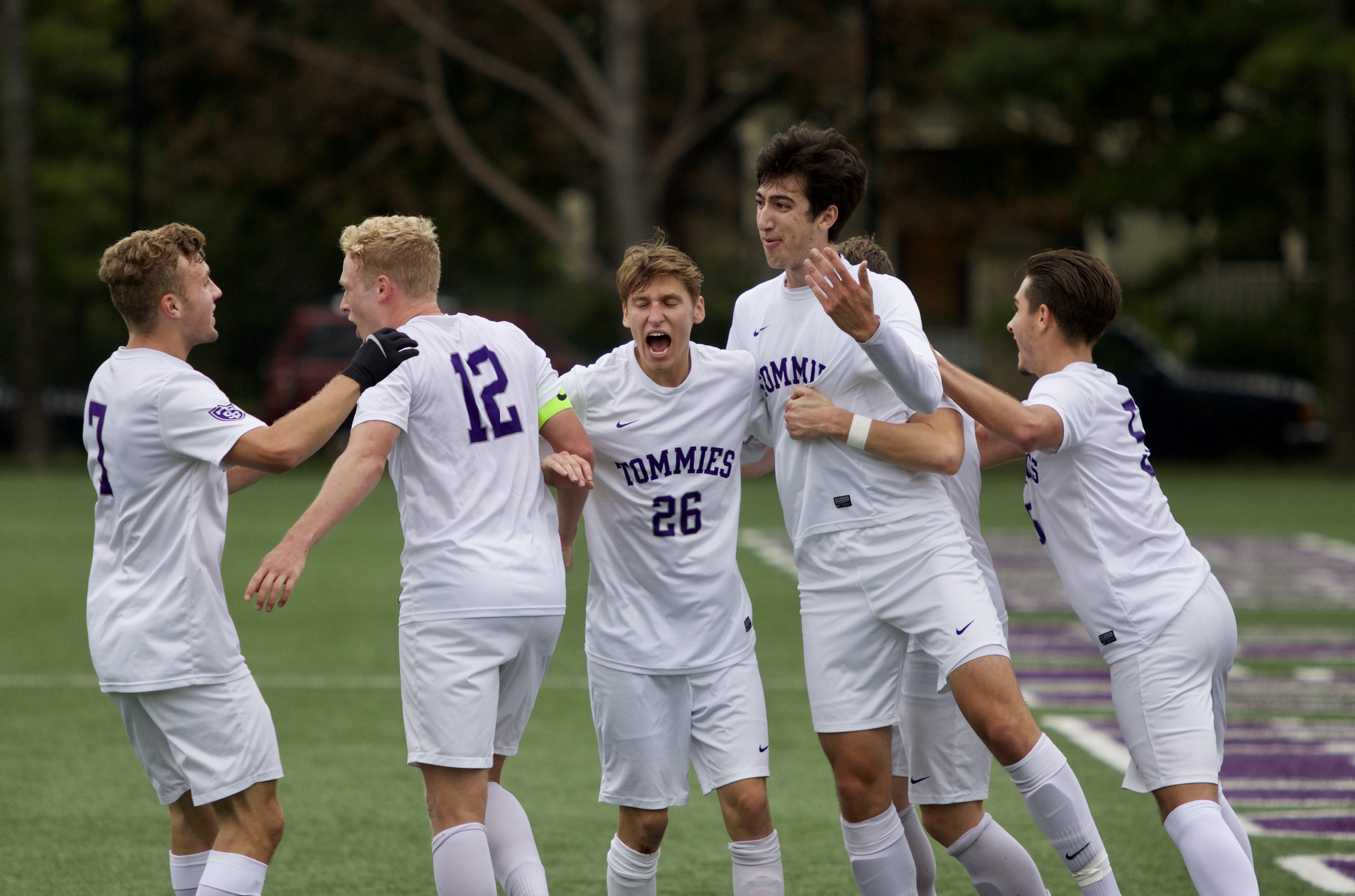 Men’s soccer wins thriller against rivals St. John’s 21 TommieMedia