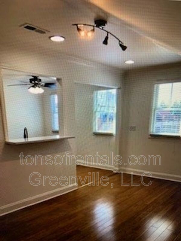 11 Mallard Street Greenville, SC 29601 Tons of Rentals